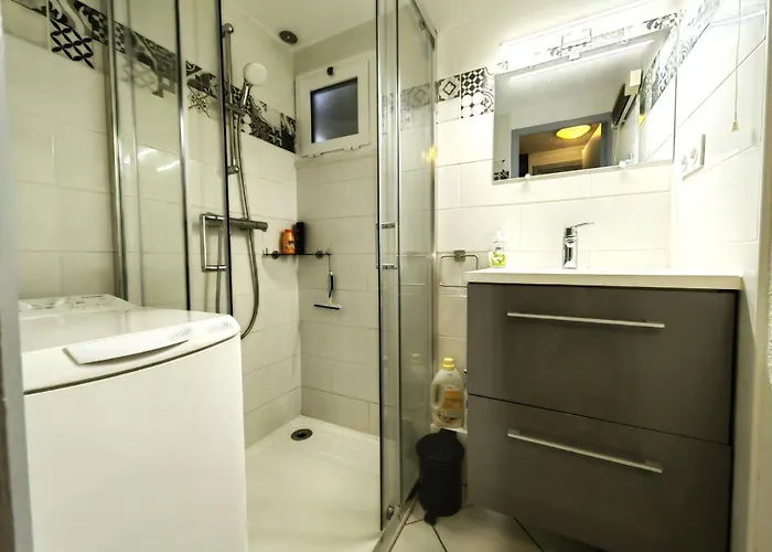 6 Pers, Clim, Au Calme Avec Piscine Et Parking - Fr-1-607-125